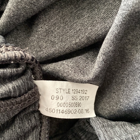 Under Armour Heat Gear Loose Fit Capris - Size XXL - Picture 4 of 5